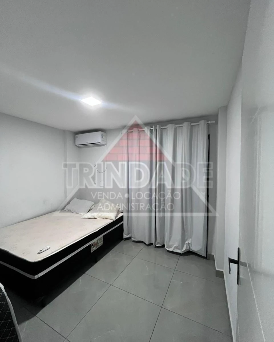 One-bedroom apartment with a washing machine — photo 4
