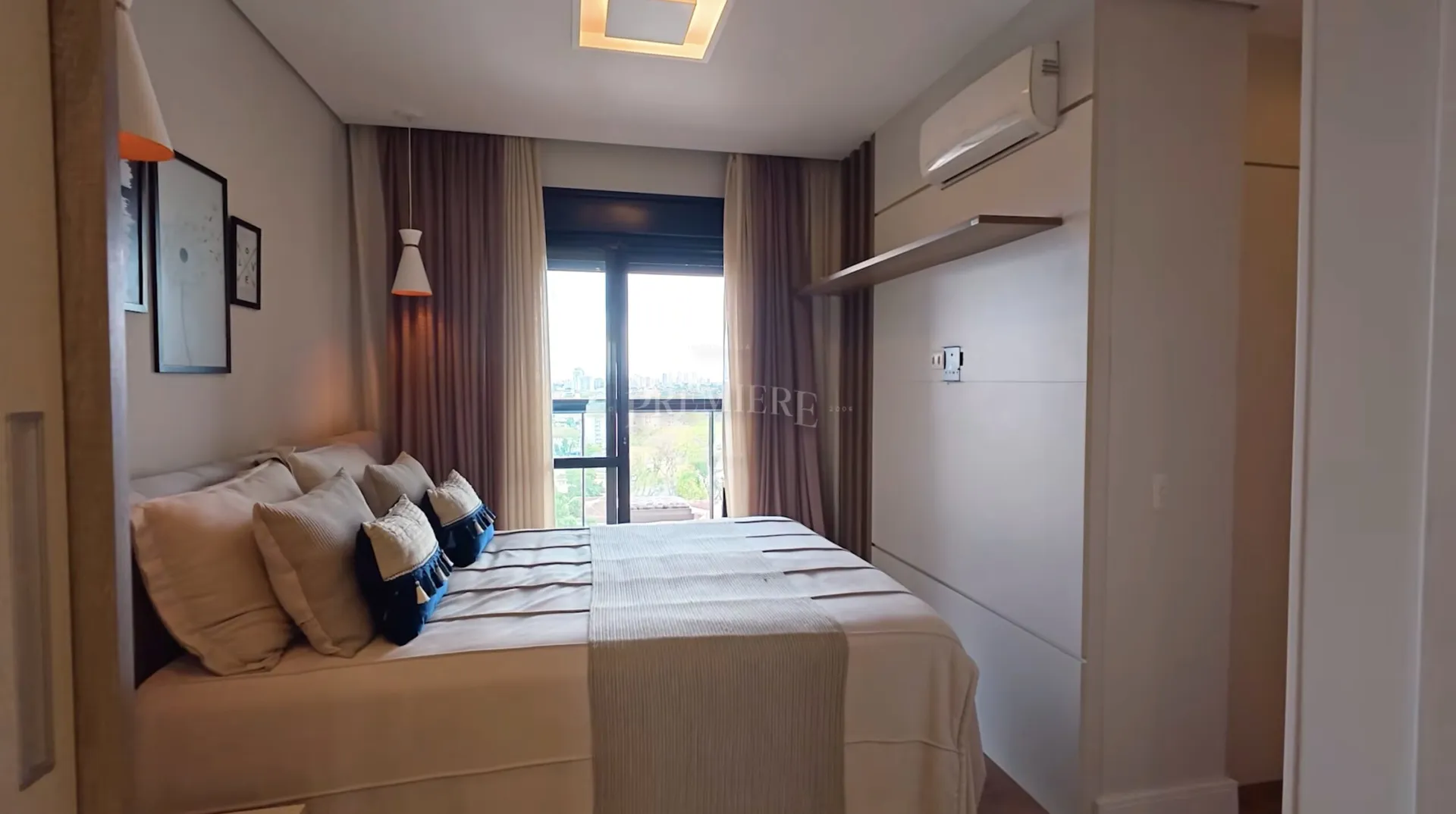 Furnished apartment, 150 m², with floor-to-ceiling windows — photo 10