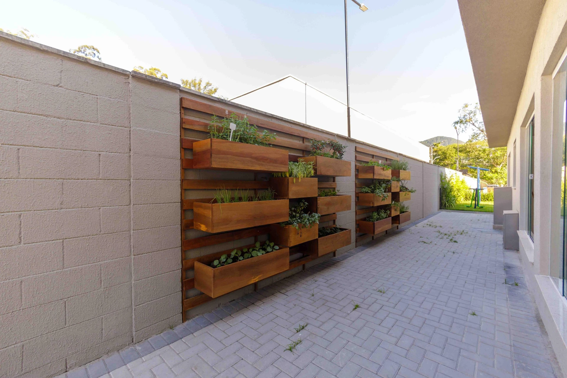 2-bedroom apartment with a closed kitchen and 1 parking spot
