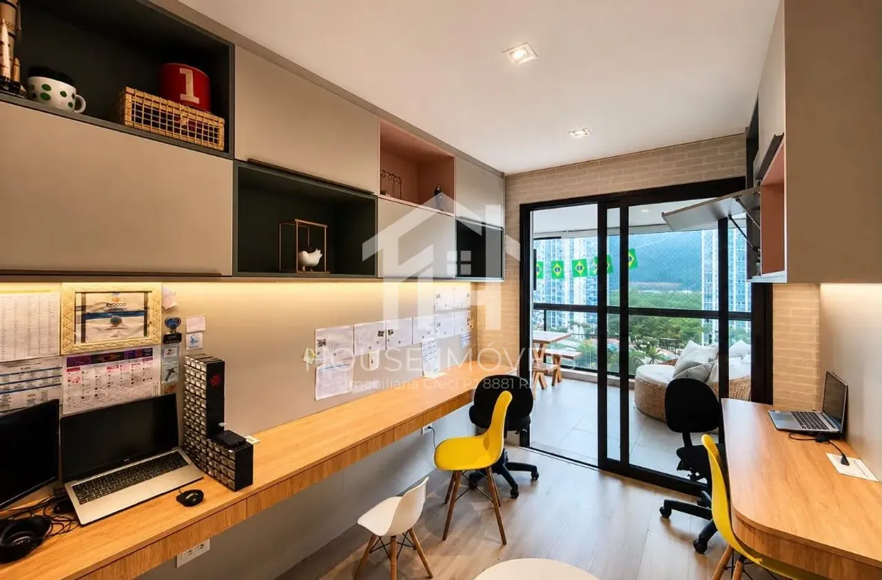 3-bedroom apartment with 5 bathrooms and a glass balcony — photo 18