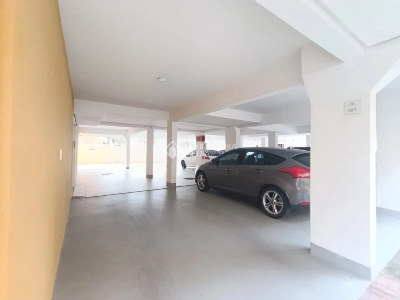 Penthouse-style apartment with 3 bedrooms and 3 baths — photo 22
