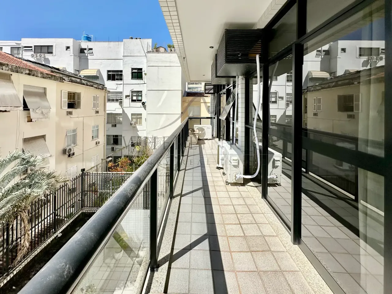 Apartment with air conditioning and 4 bedrooms — photo 10