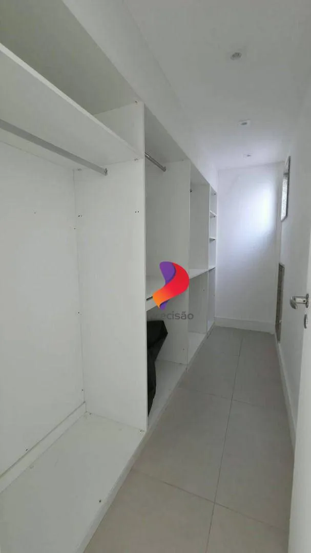 Rental apartment with 3 bedrooms and 5 bathrooms — photo 30