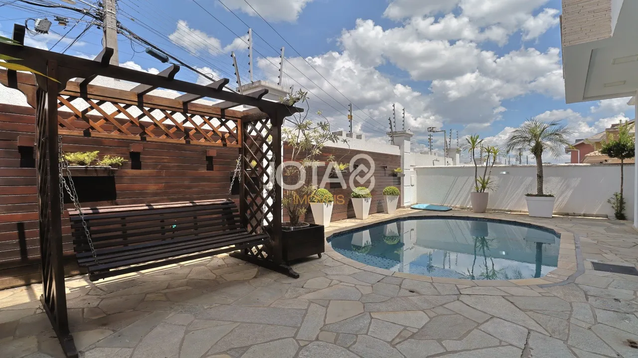 House of 310 m² with 3 en-suite bedrooms and private BBQ — photo 14