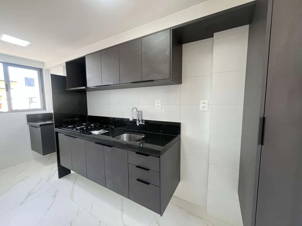 Unfurnished 60 m² apartment with open-plan kitchen — photo 3