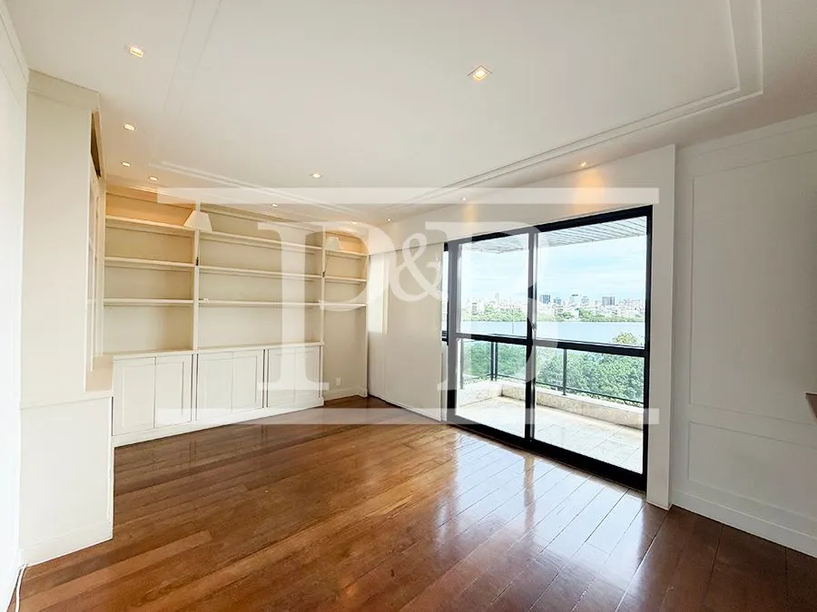Furnished apartment, 230 m², with a bathtub — photo 26