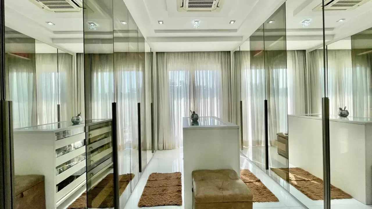 Triplex house with 4 bedrooms and fitted wardrobes — photo 8
