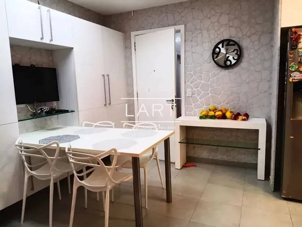 Furnished apartment, 250 m², with floor-to-ceiling windows — photo 26