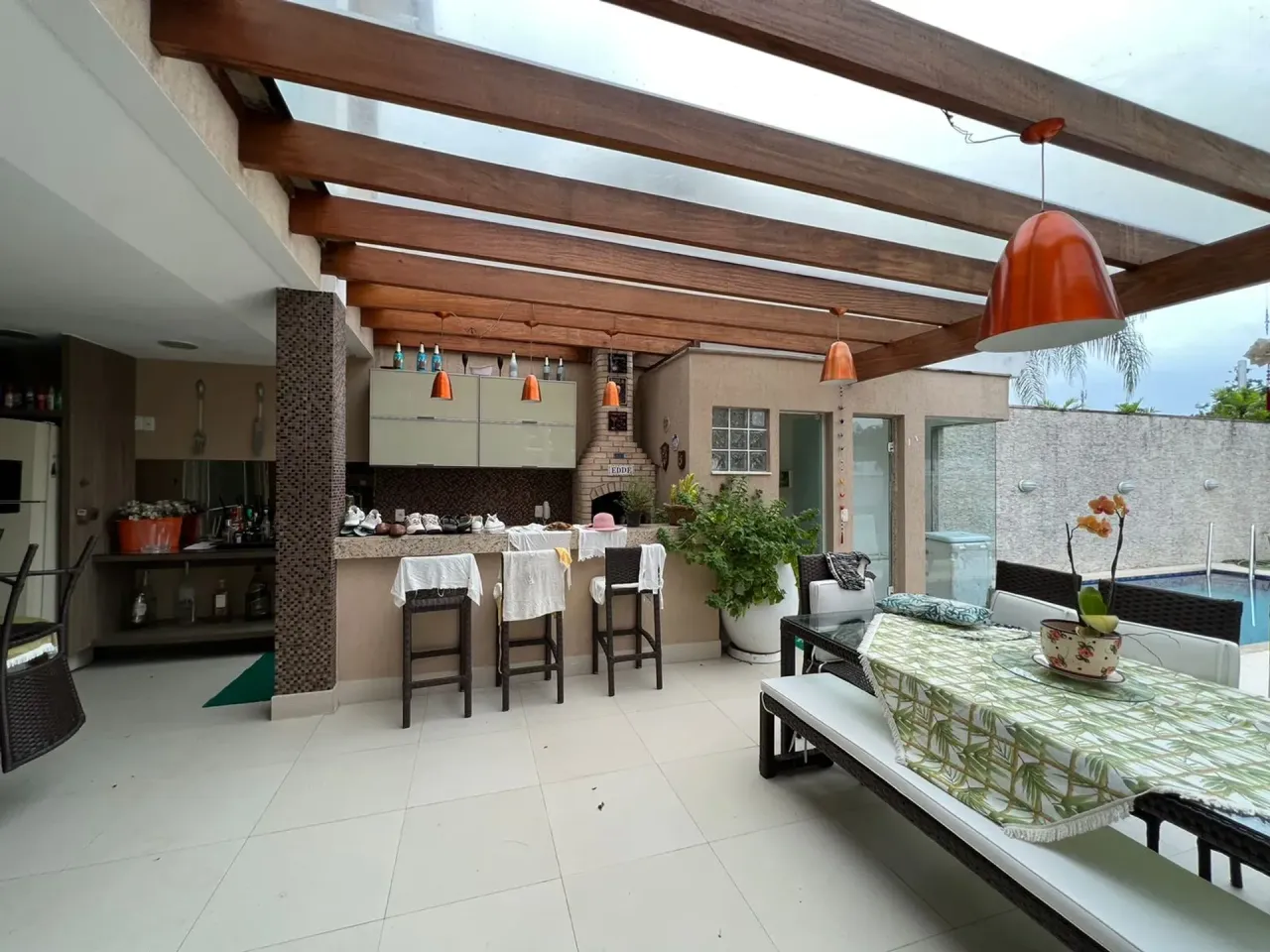 Casa com cozinha fechada e fogão a gás, 350 m² — photo 4
