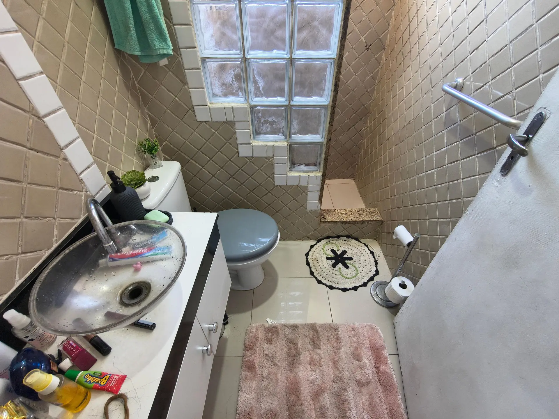 Furnished 2-bedroom apartment with 1 bathroom — photo 24