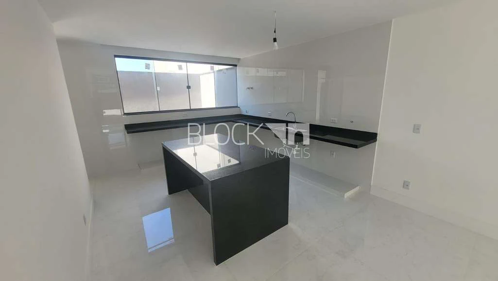 Casa com 6 suítes e cozinha americana aberta com fogão a gás — photo 22