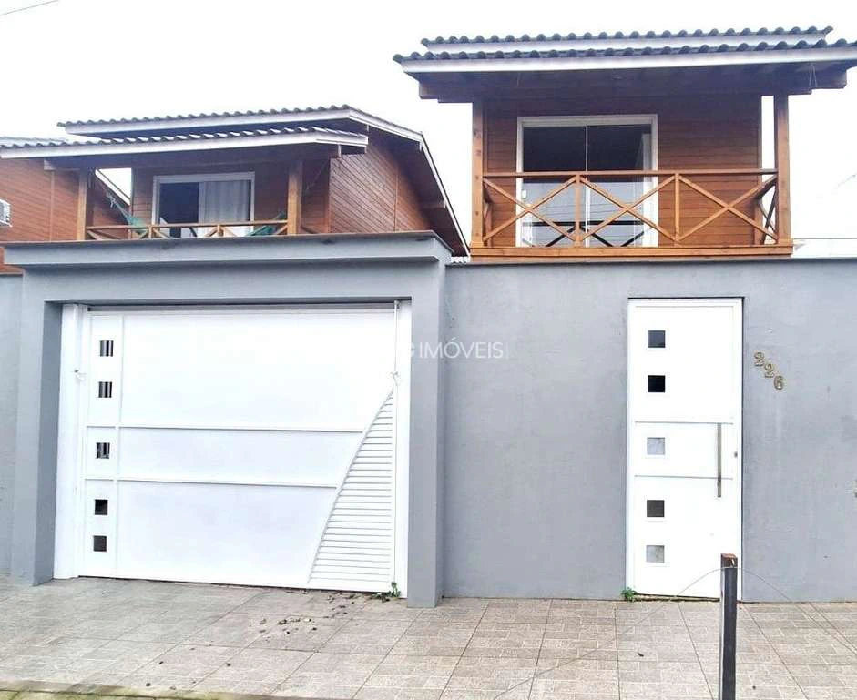 House with balcony and built-in grill with 2 bedrooms