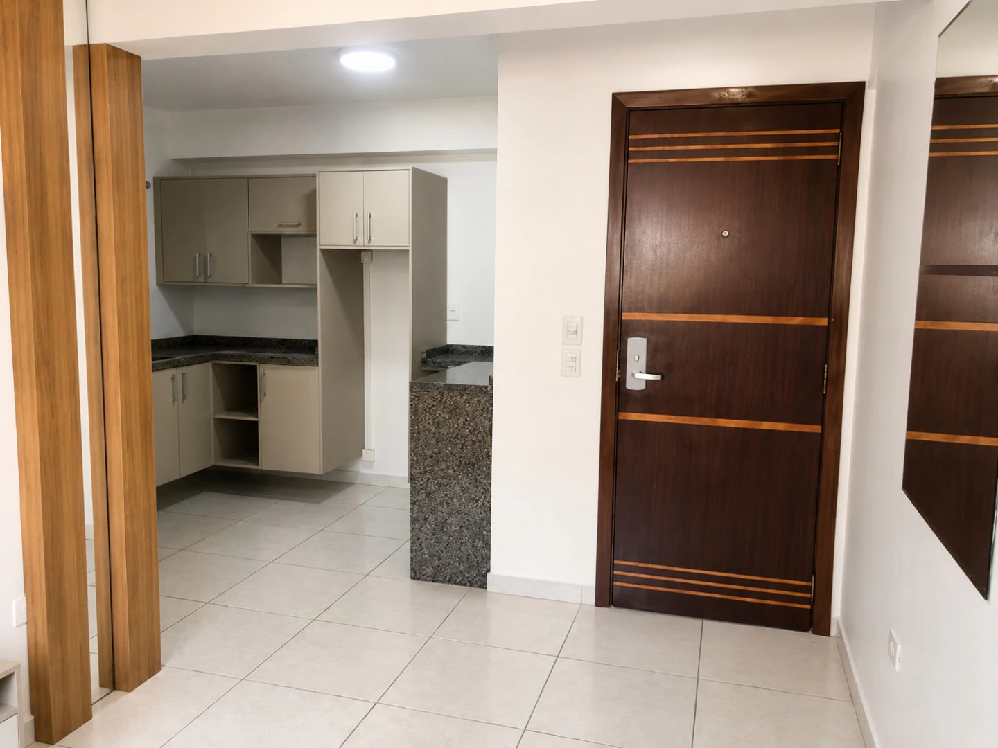 Квартира з 1 спальнею та відкритою кухнею — photo 2