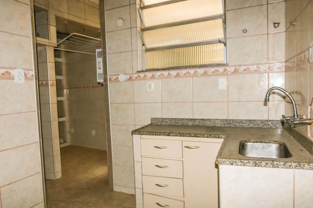 Apartamento de 2 quartos e 1 banheiro com cozinha separada