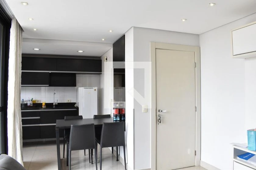 2-bedroom apartment with balcony and open-plan kitchen — photo 2