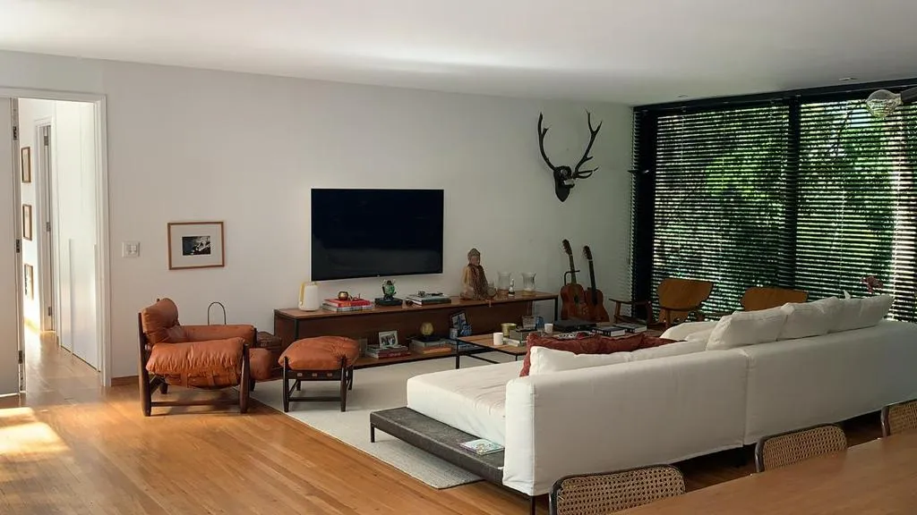 Furnished house with 4 en-suite bedrooms and open kitchen