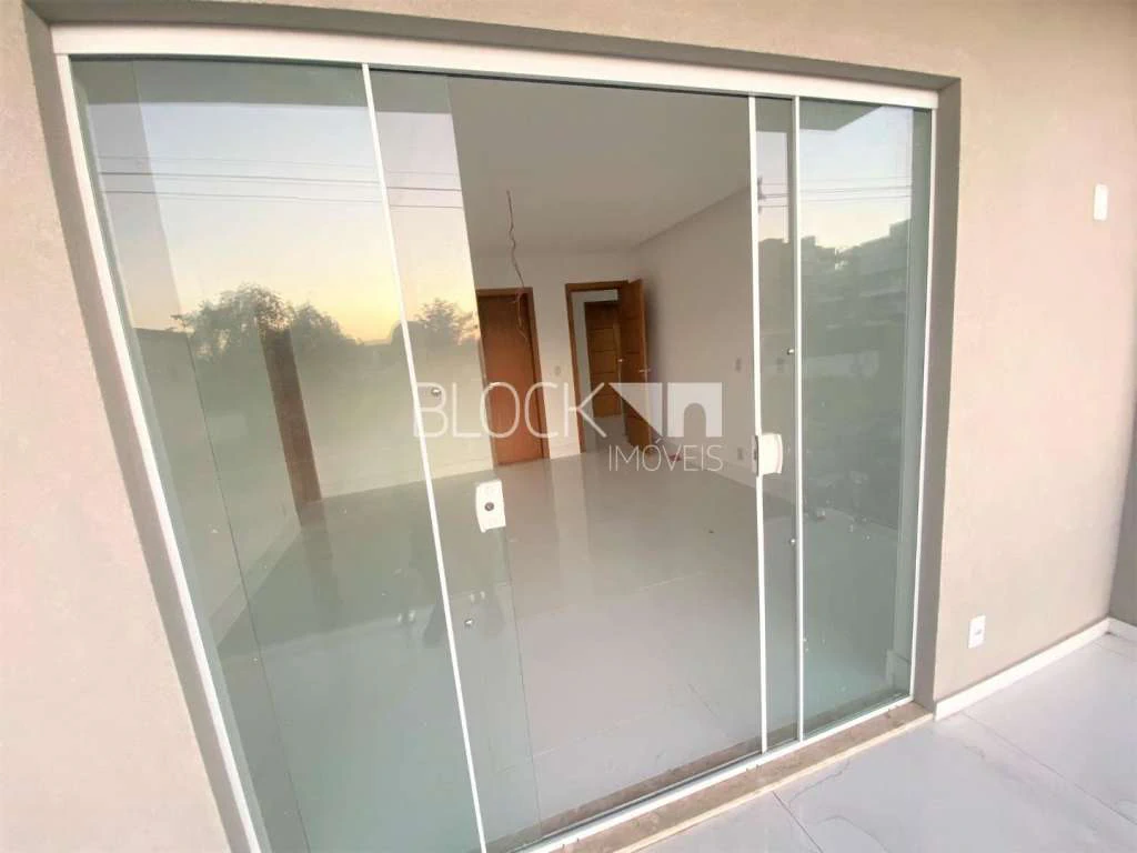Condominium house with 4 en-suite rooms and open kitchen — photo 18