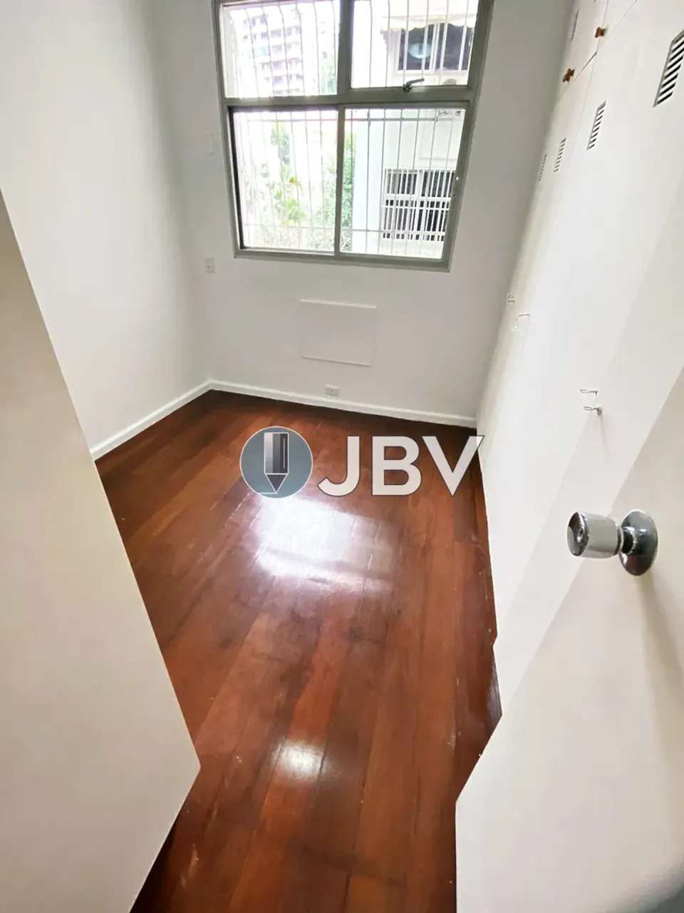 2-bedroom apartment with 1 bath and 1 parking spot — photo 4