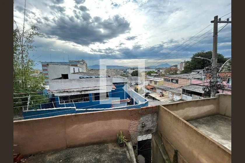 House with balcony and parking; 1 bedroom and 1 bath