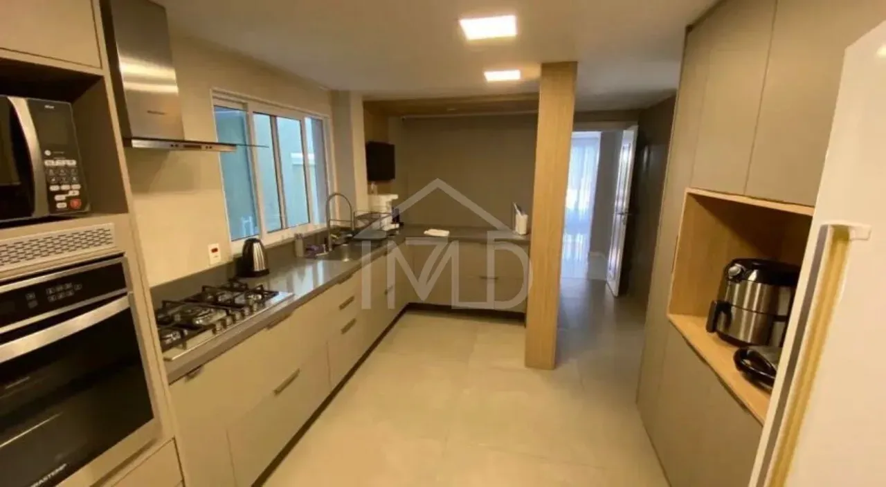 Мебльований будинок 500 м² з 4 спальнями-сюїтами — photo 8