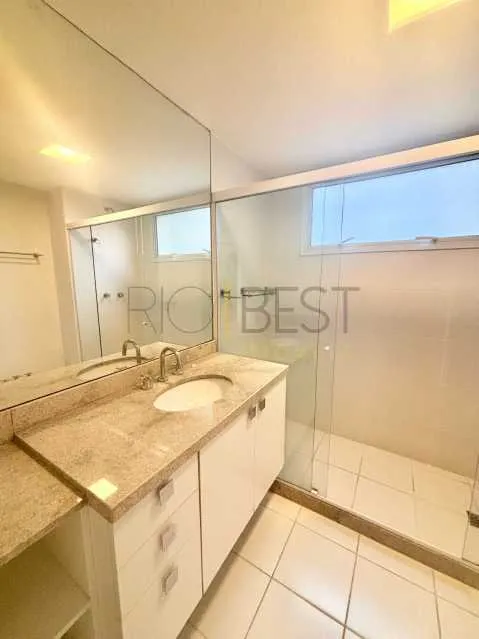 Apartment with 4 bedrooms, 5 bathrooms and a balcony — photo 19