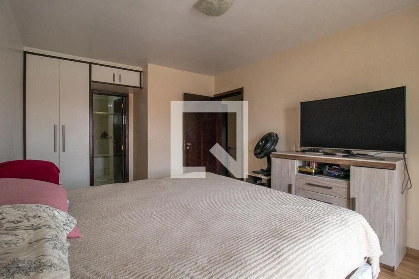 3-bedroom house with a bathtub in Curitiba — photo 16