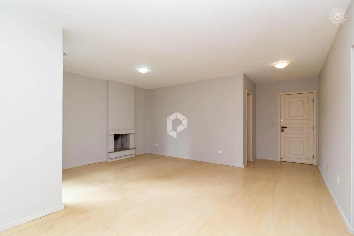 3-bedroom apartment with a glass-enclosed balcony — photo 17