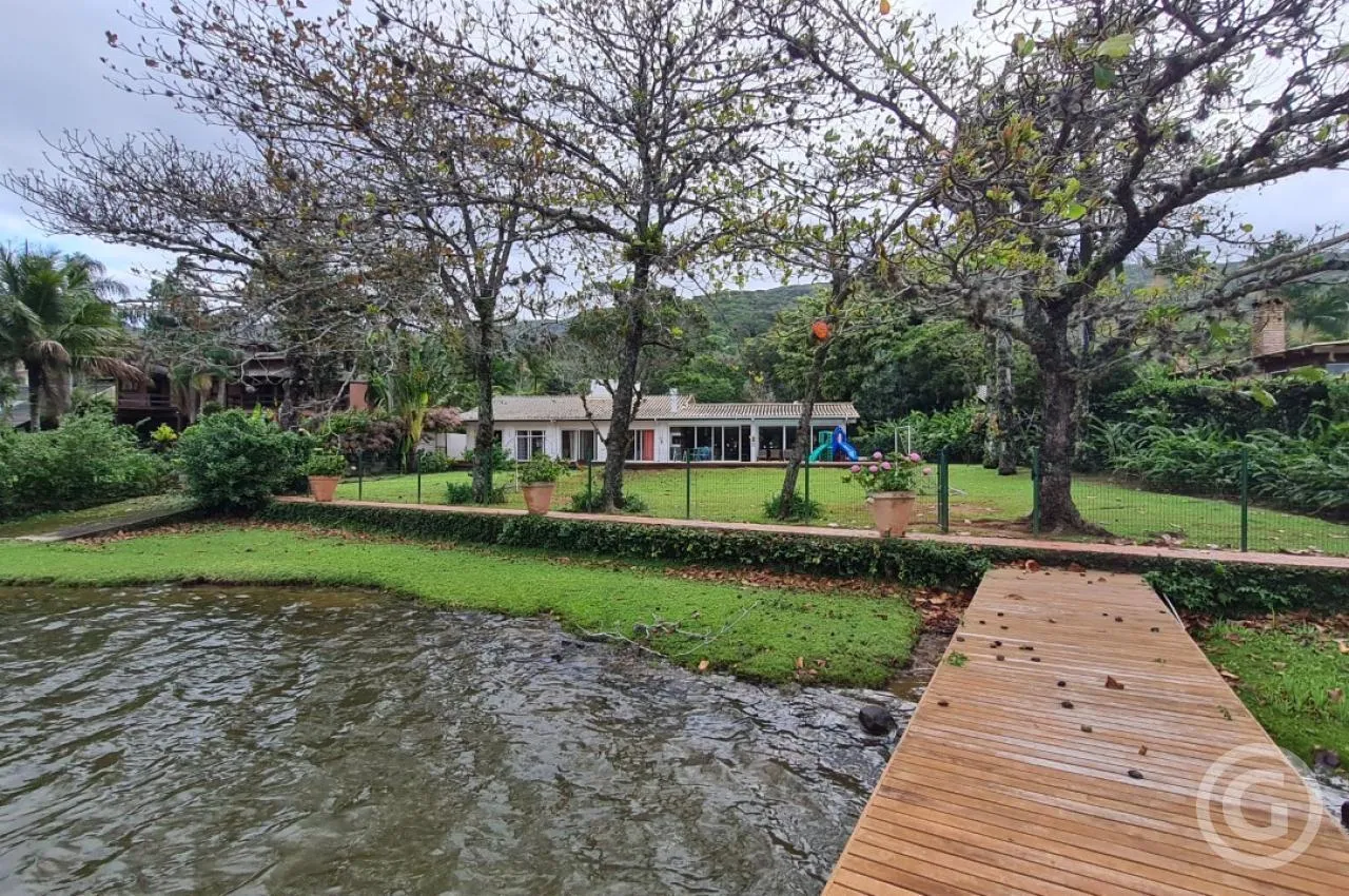 Casa com 550 m² e 4 quartos com cozinha integrada — photo 8