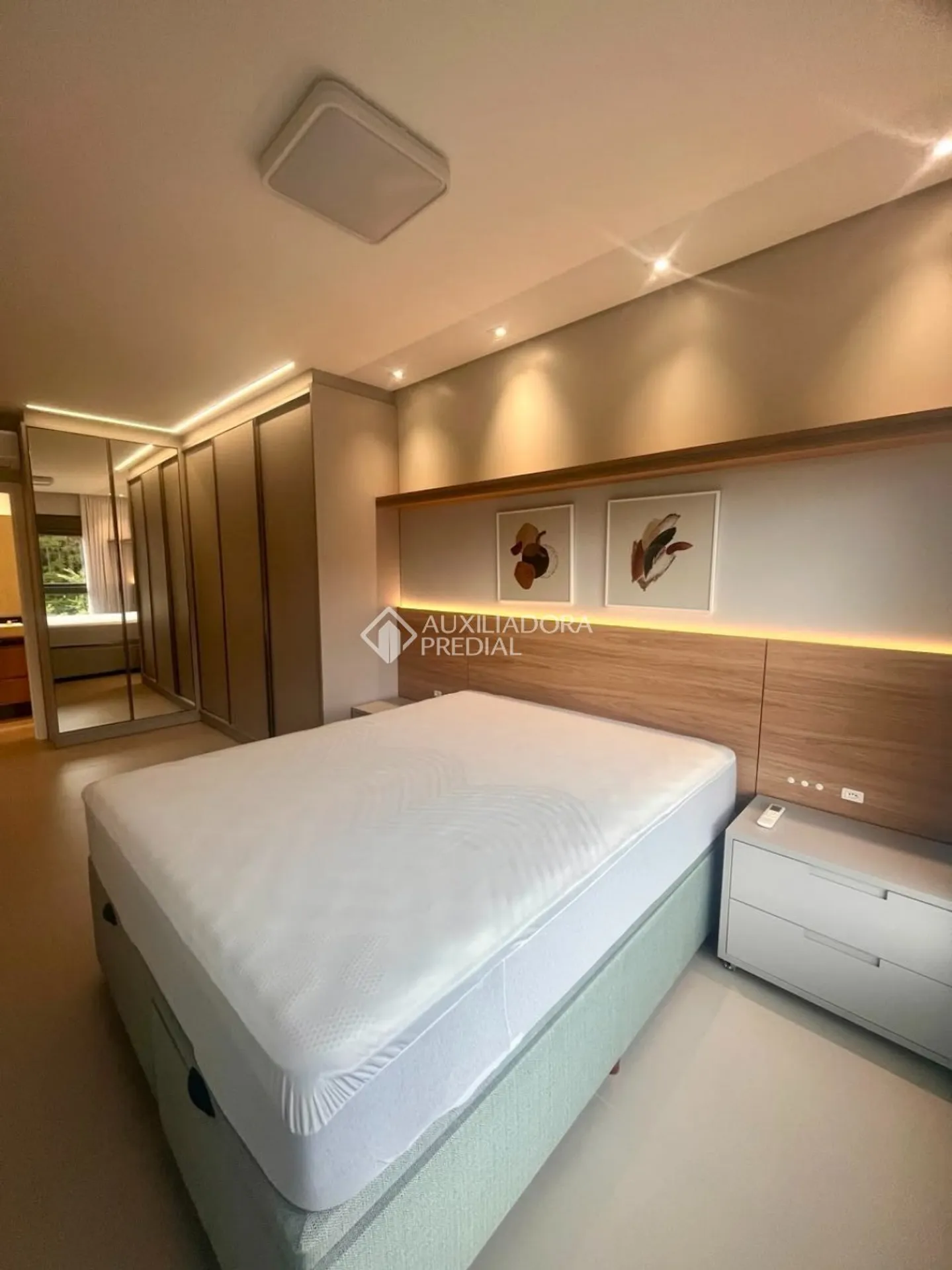 Furnished 92 m² apartment with balcony and 2 parking spots — photo 18