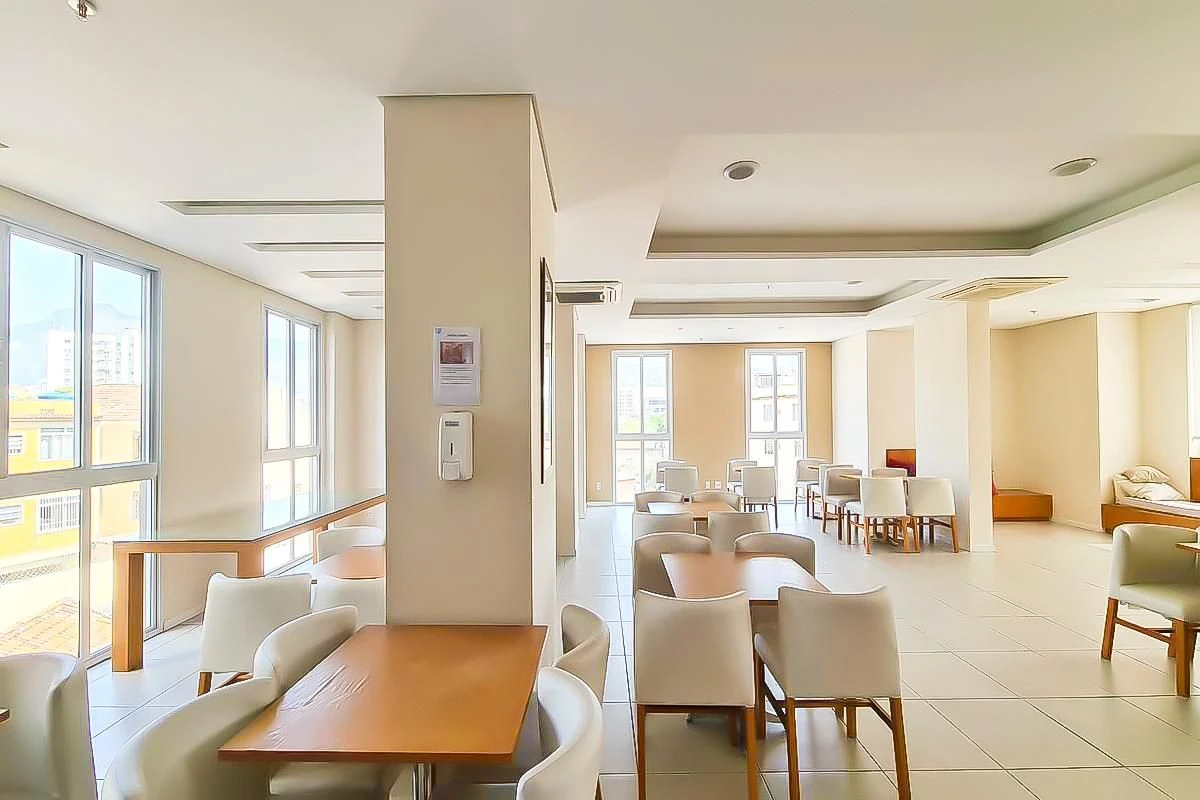 Balcony with a grill in a 2-bedroom apartment, 60 m² — photo 80
