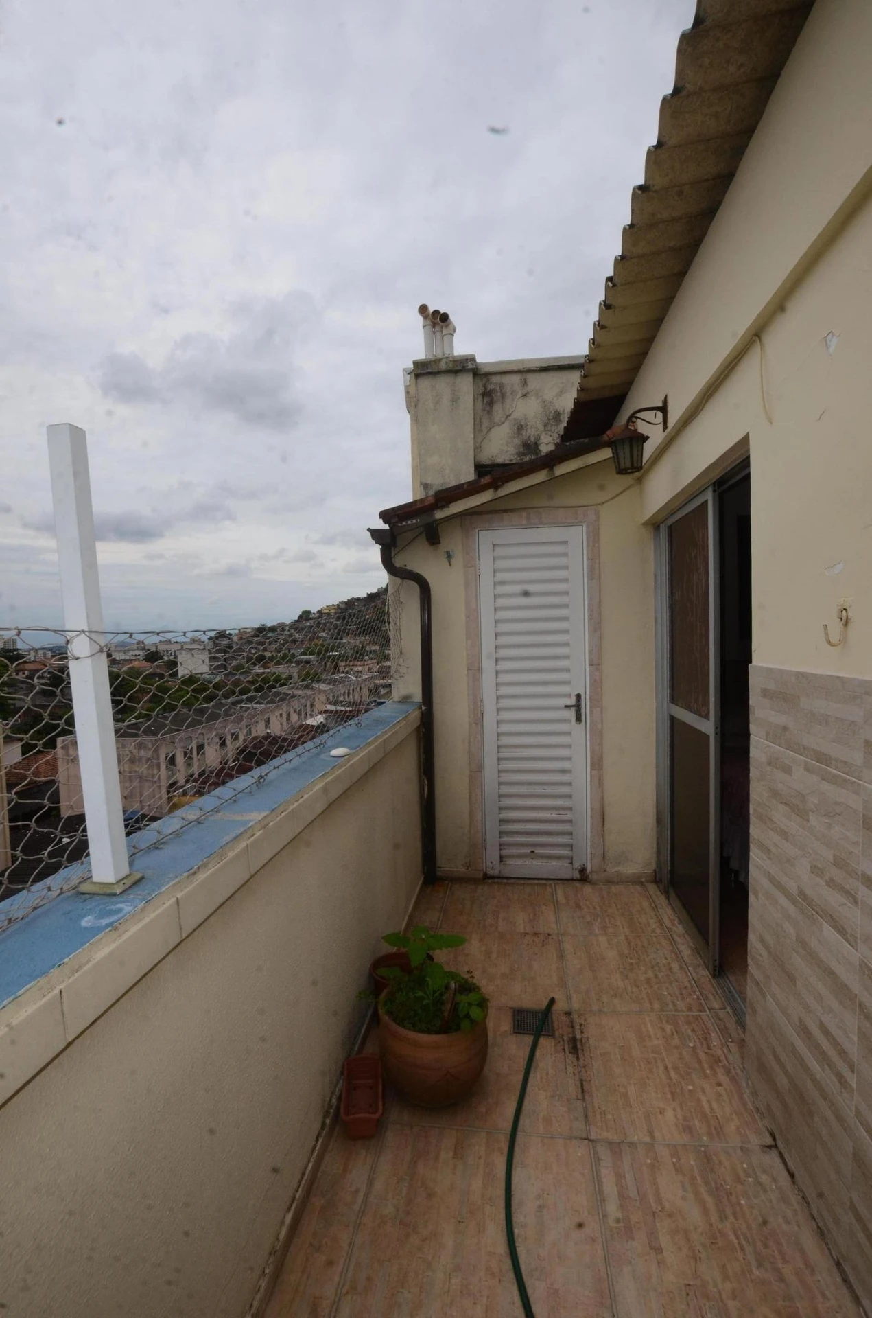 Furnished apartment, 126 m², with a grill on the balcony — photo 26