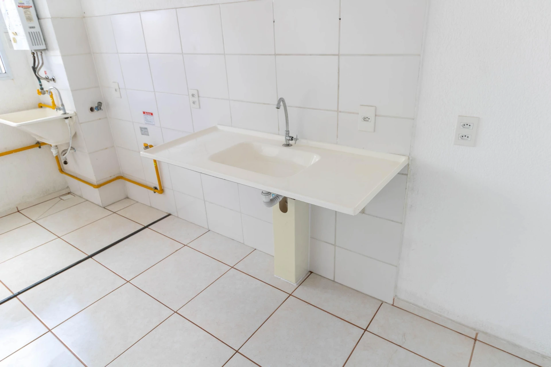 2-bedroom apartment with 1 bathroom, no parking — photo 18