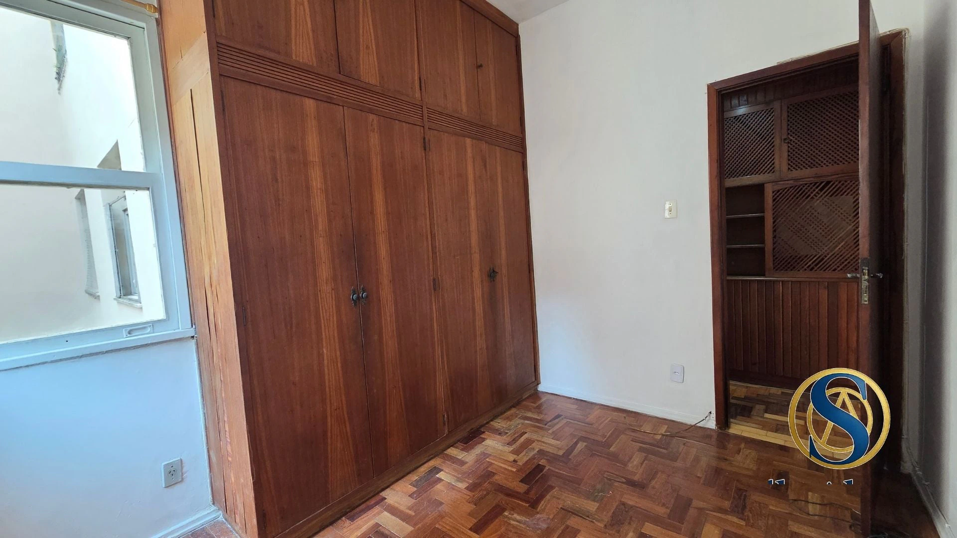 Wood or laminate floors in a 2-bedroom apartment, 40 m² — photo 6