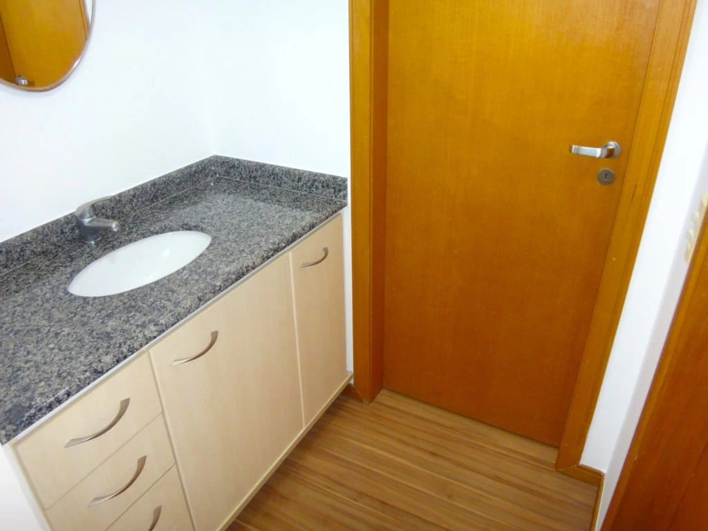 Furnished studio, 66 m², with wood or laminate floors — photo 10