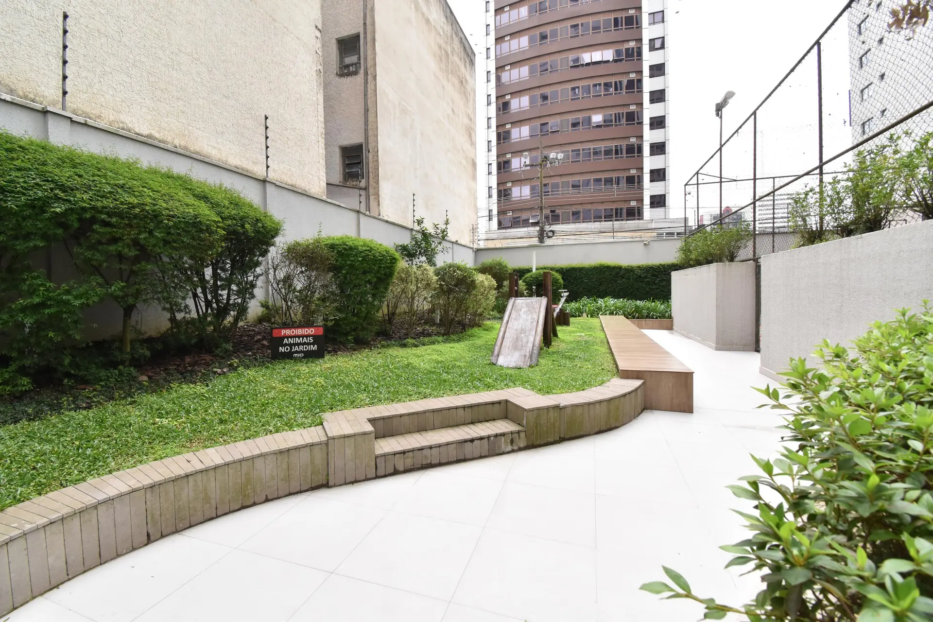 2-bedroom apartment with a grill on the balcony — photo 43