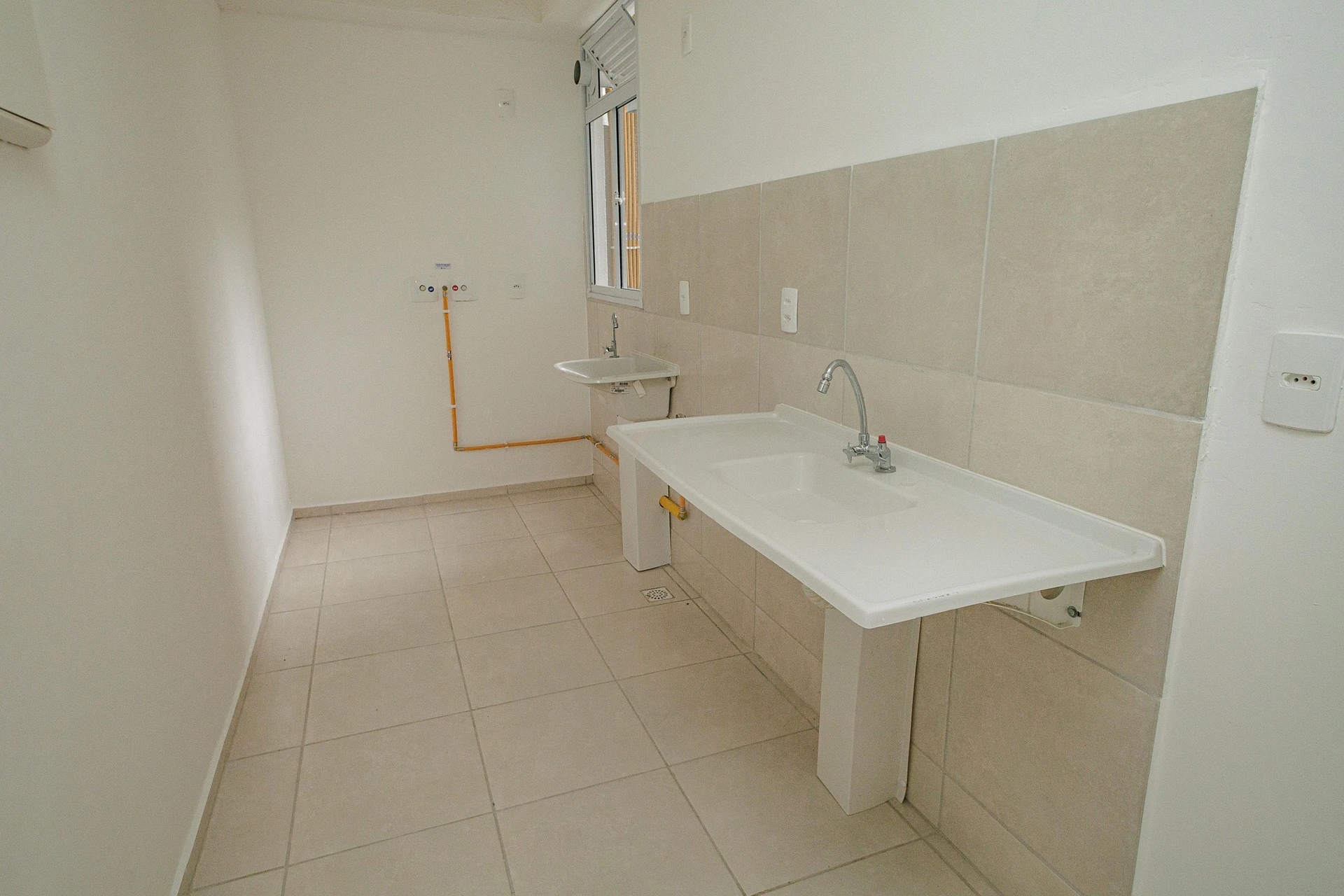 Apartamento com 2 quartos, cozinha a gás e 1 vaga