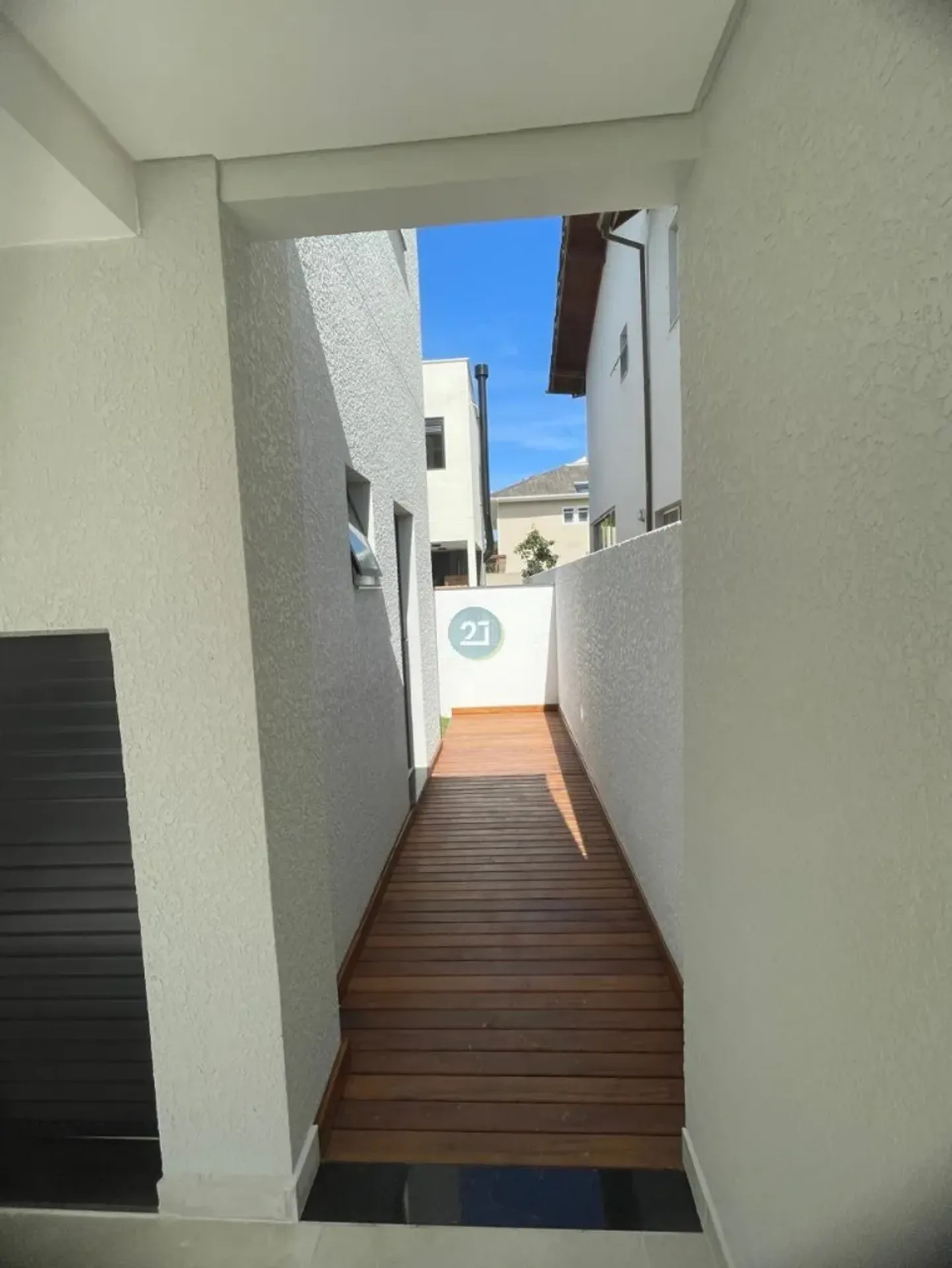247 m² apartment with 3 en-suite bedrooms and 2 parking — photo 25