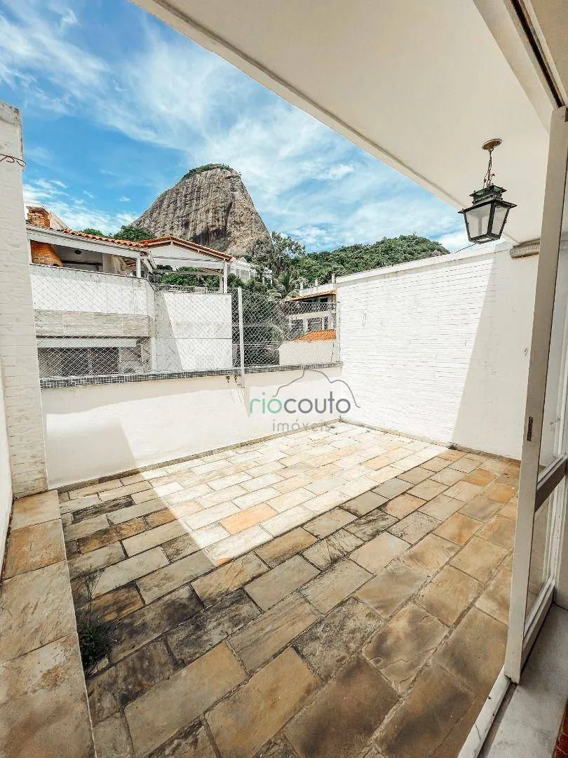 Unfurnished apartment with 4 bedrooms and 377 m² — photo 25