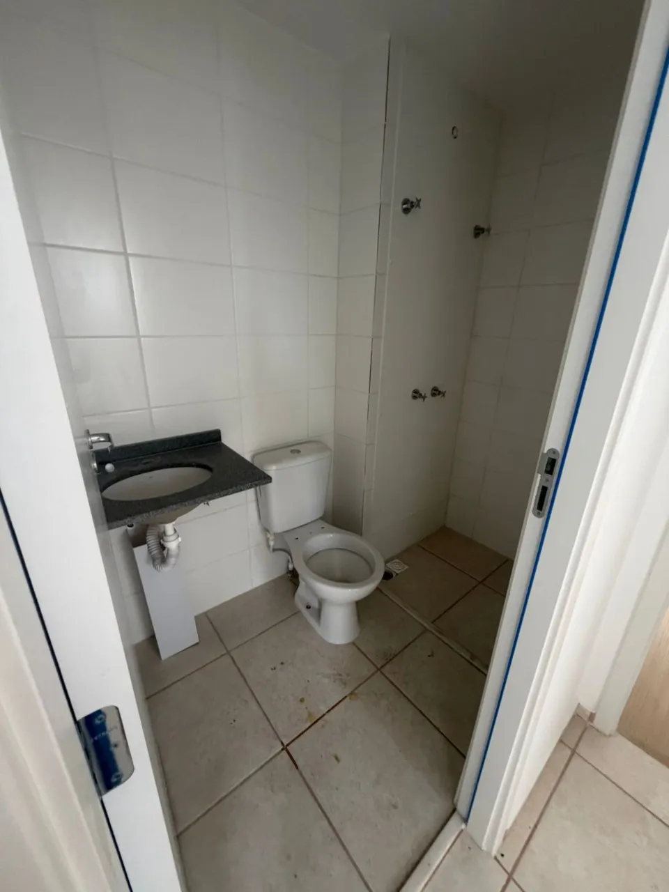 2-bedroom apartment with glass shower and parking — photo 4