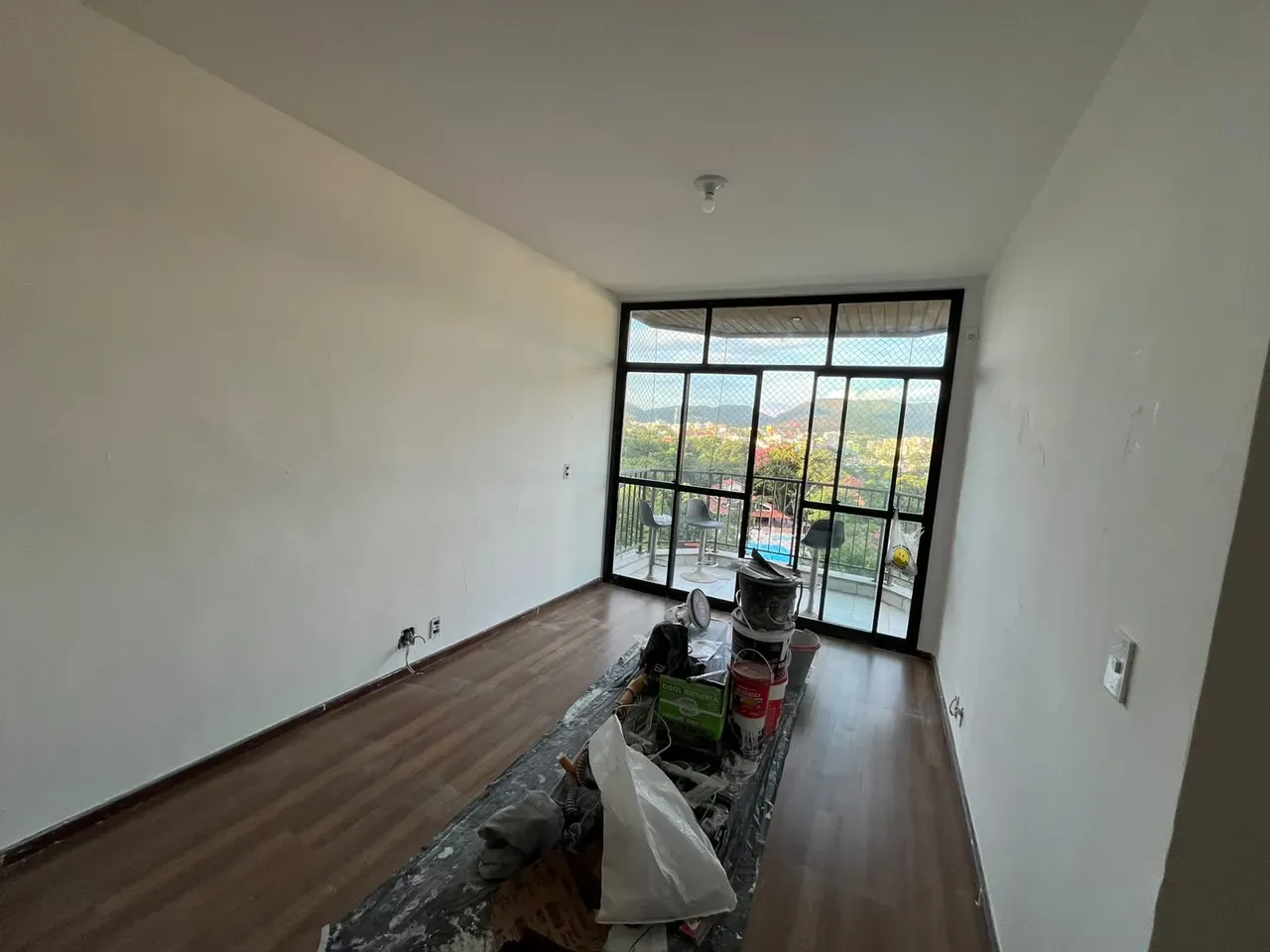 Apartment on the 10th floor with wood or laminate floors — photo 3