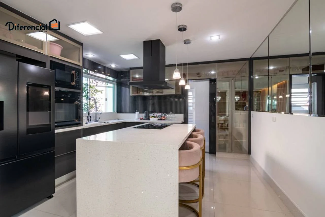 Floor-to-ceiling windows in a 2-bedroom house, 300 m² — photo 2