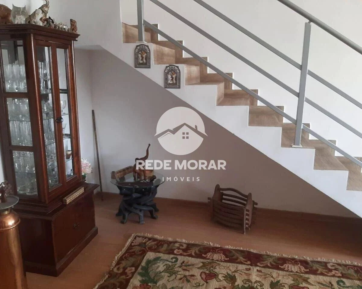 4-bedroom apartment with a glass-enclosed balcony — photo 25