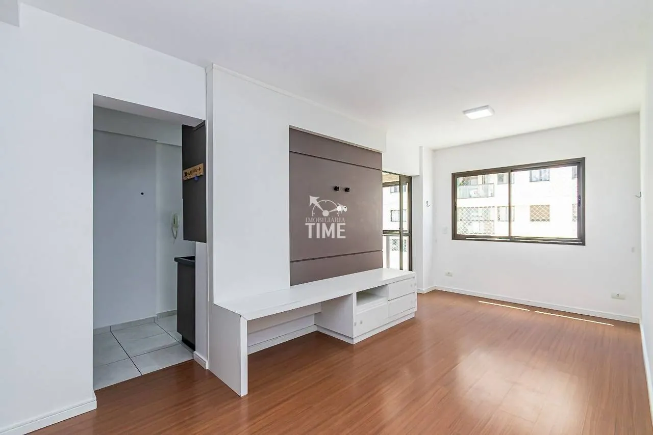 Wood or laminate floors in a 3-bedroom apartment, 78 m² — photo 5
