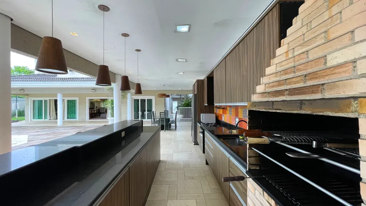 Furnished house with 4 bedrooms and an open-plan kitchen — photo 12