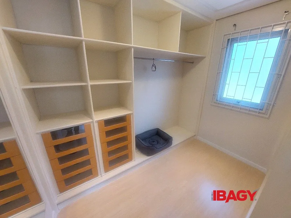 Furnished house with 5 bedrooms on 5200 m² — photo 40
