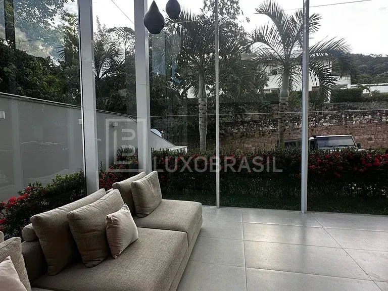 Casa moderna com 3 quartos e 5 vagas de garagem — photo 12