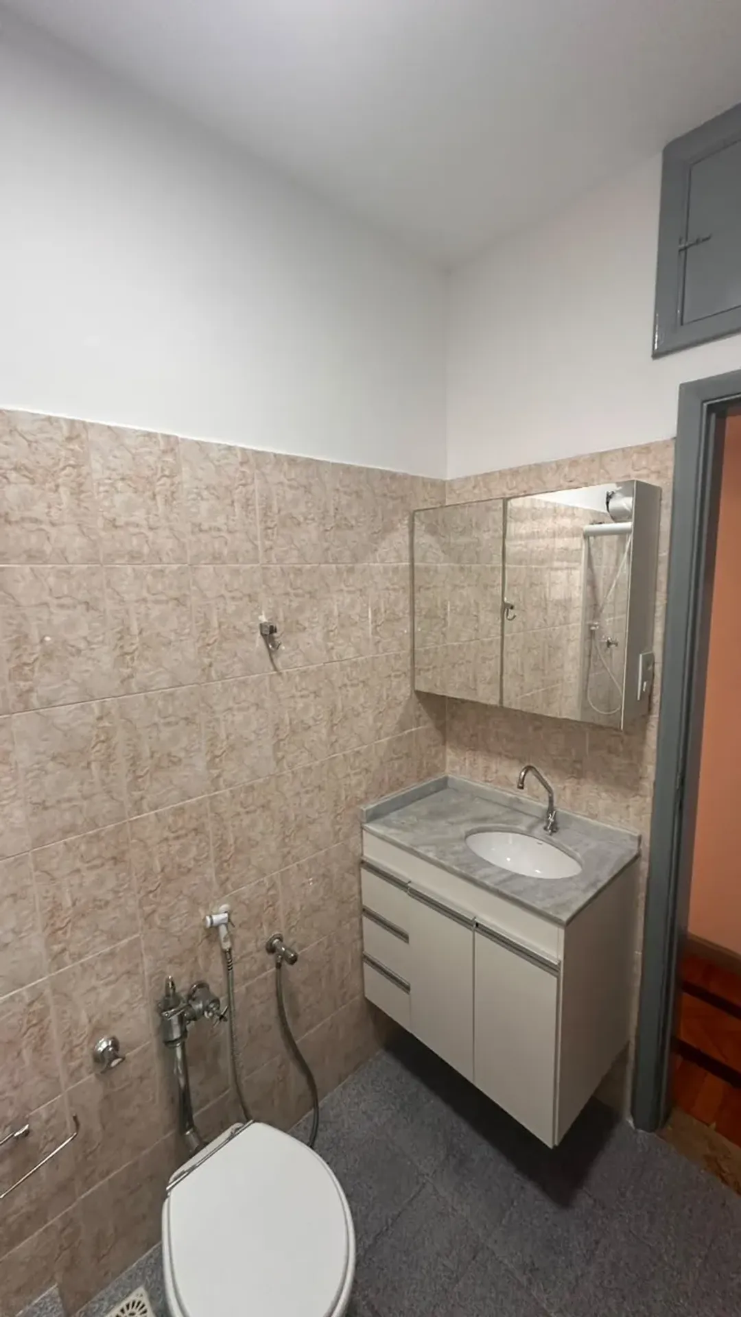 Departamento de 1 dormitorio con piso de madera o laminado — photo 14
