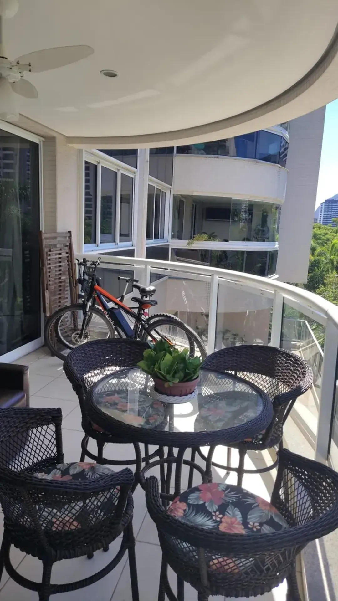 Furnished 2-bedroom apartment with balcony and 3 baths — photo 41
