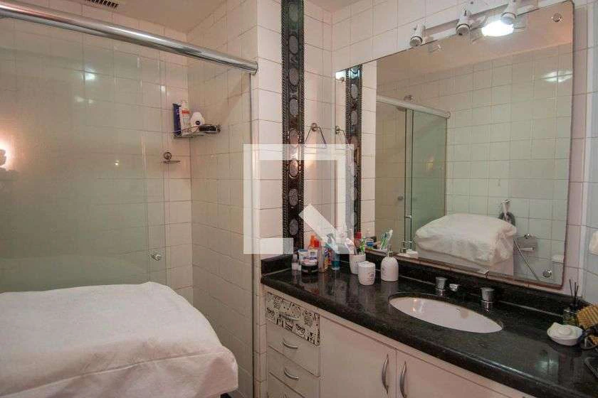 Furnished 76 m² apartment with 2 bedrooms and suite — photo 2