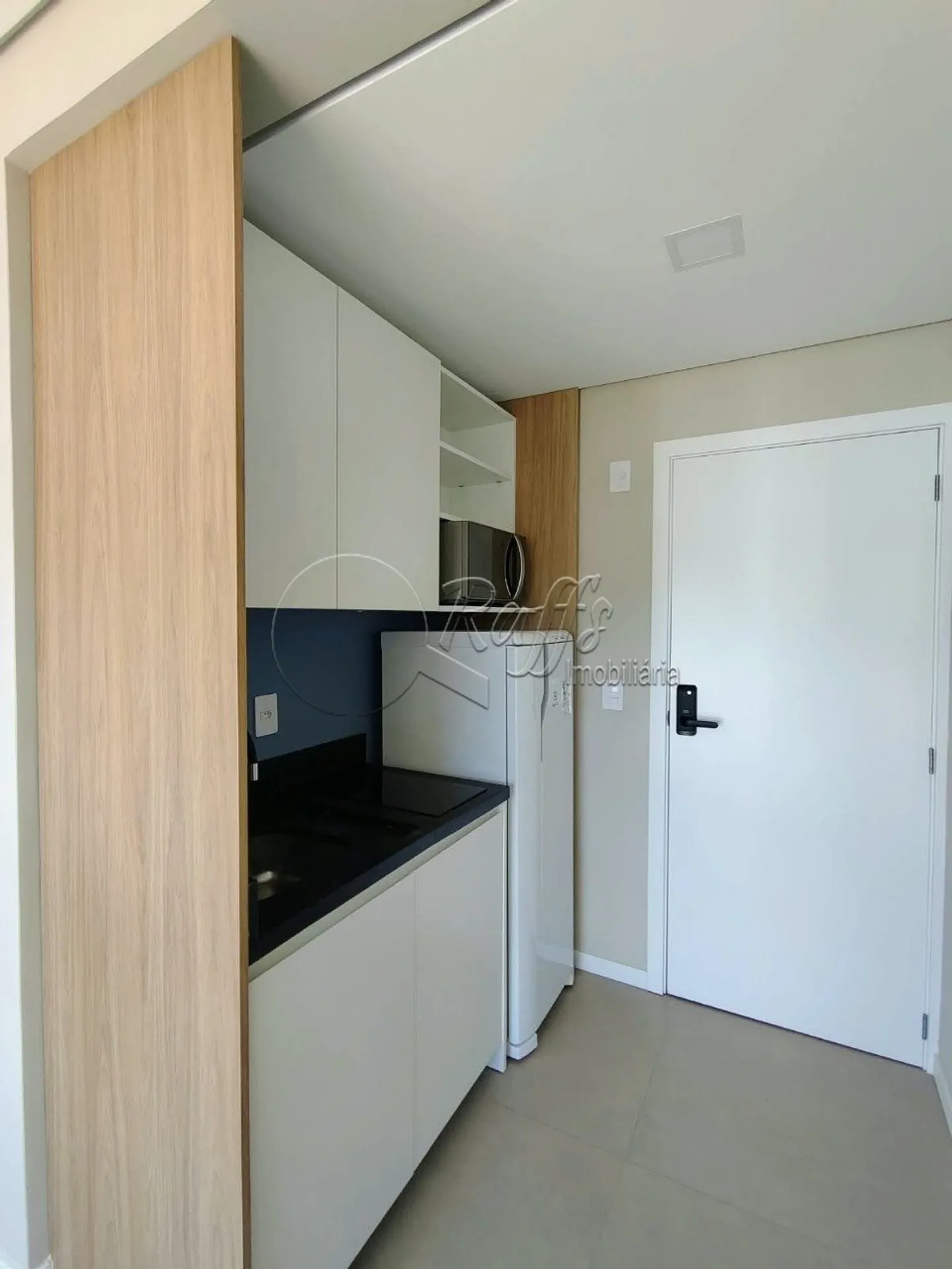 Furnished 20 m² studio with 1 bedroom and glass shower — photo 12